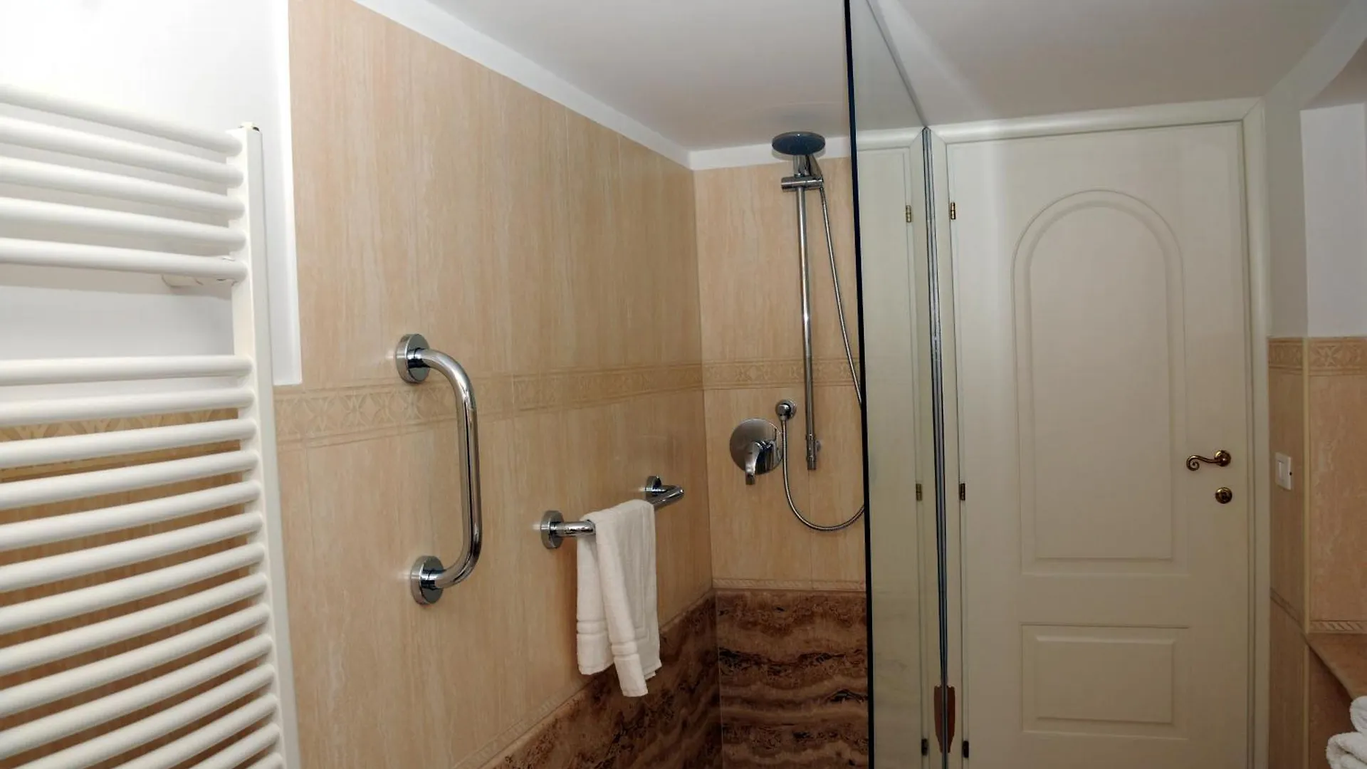 Διαμέρισμα A Casa Di Lu, Al Colosseo - Guest House Ρώμη